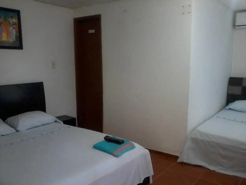 Hotel Media Luna Санта-Марта 2*,